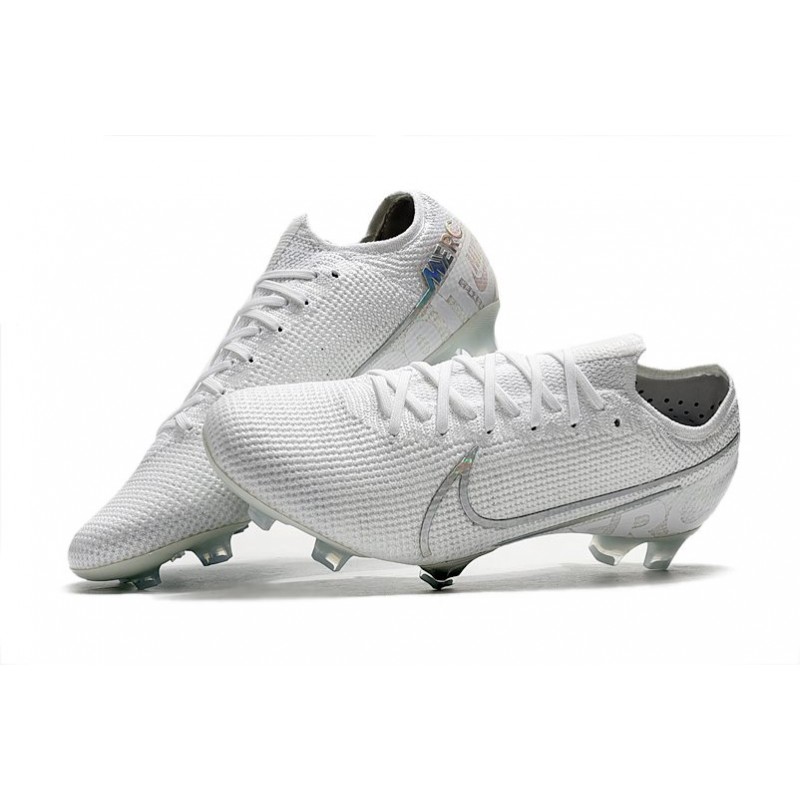 Nike Mercurial Vapor 13 Academy MG Soccer Cleats.